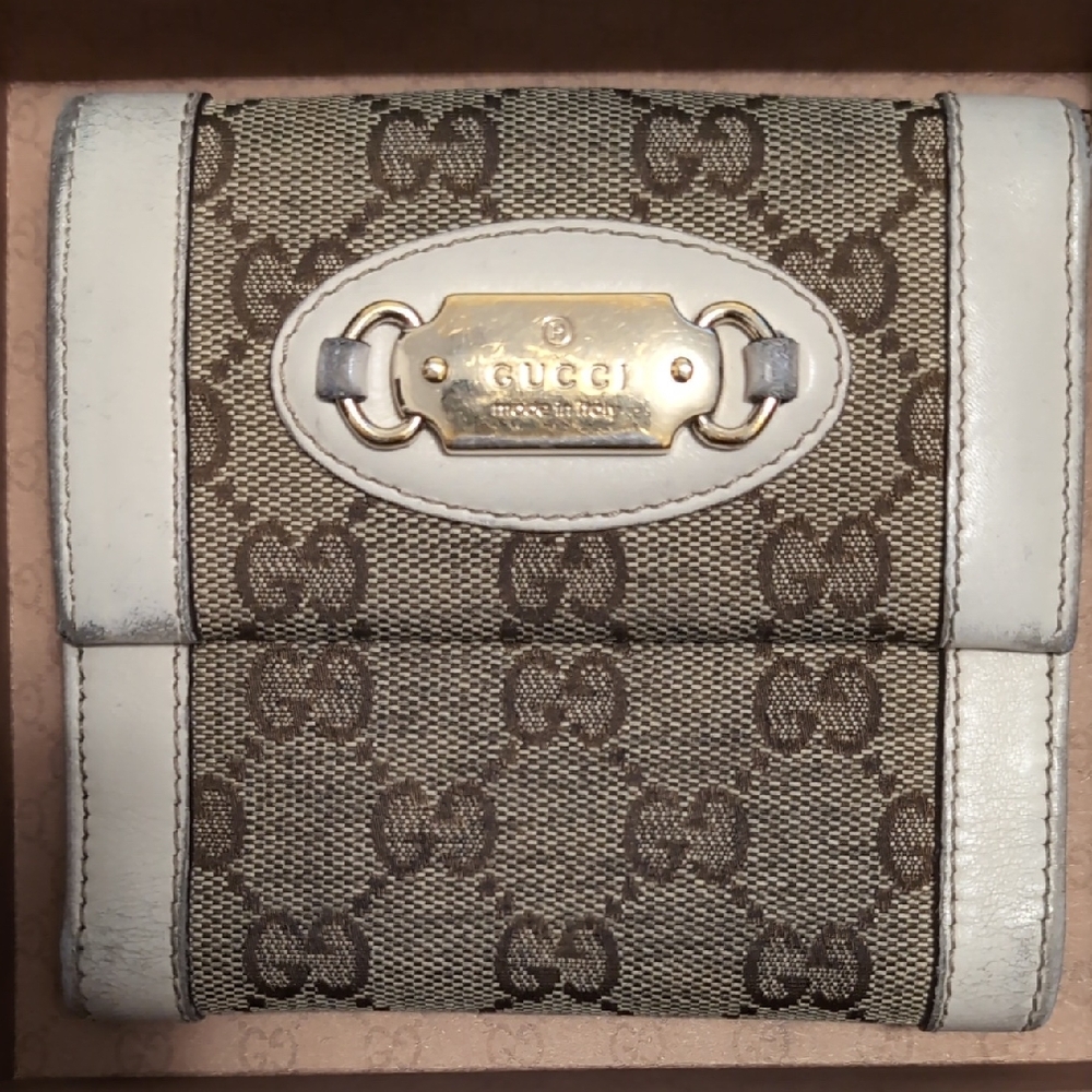Gucci Beige and White Monogram Wallet
